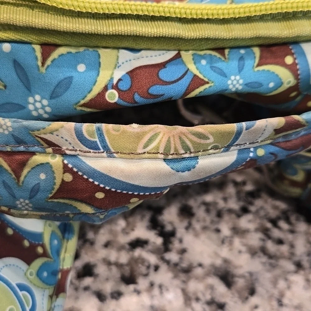 JU JU BE BACKPACK DIAPERBAG WITH CHANGING PAD. PAISLEY AND FLORAL.